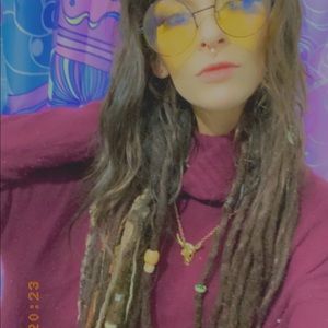 Meet your Posher, Eliza